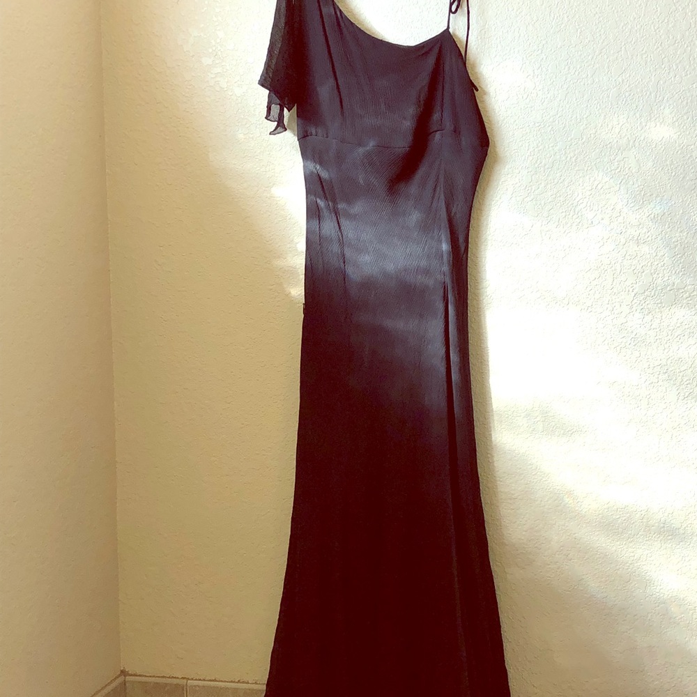 Flattering EXPRESS one shoulder black dress 7/8